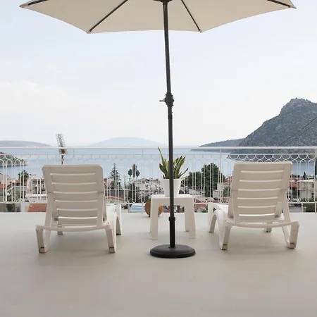 Iliana Apartment Tolón