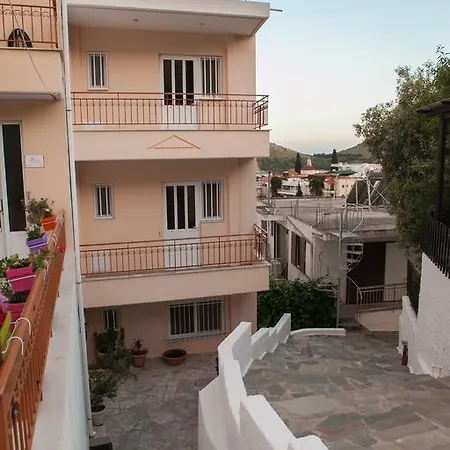 Iliana Τολό