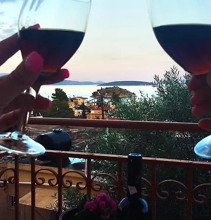 Iliana Τολό